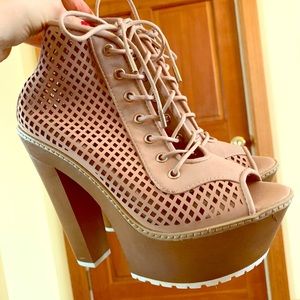 NWOT Tan Mesh Lace-up Platform Peep toes!